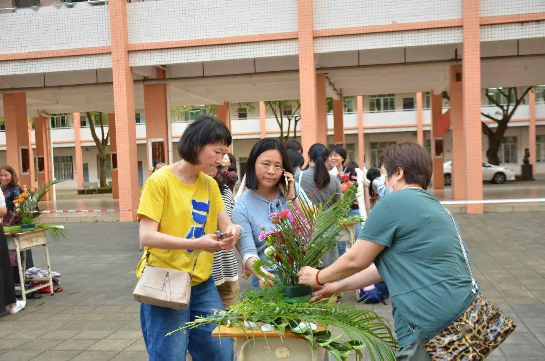 花艺醉人心与共约春天阳春市第一中学2022年插花大赛