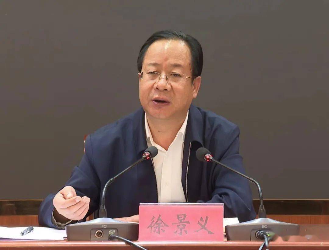 副县长,县新冠肺炎疫情联防联控领导小组副组长周智奇参加会议并就