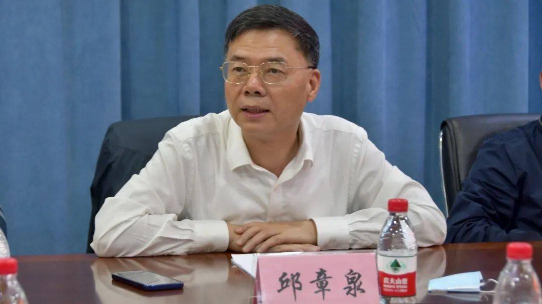 日前,省海洋与渔业局党组成员,副局长邱章泉一行5人对省渔业互保协会