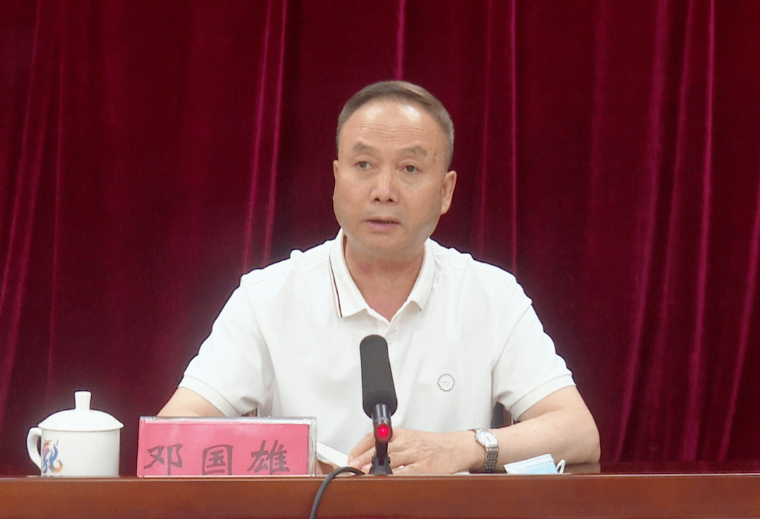 邓国雄要求,各地各有关部门要高度重视今年"龙舟水"防御工作,进一步压