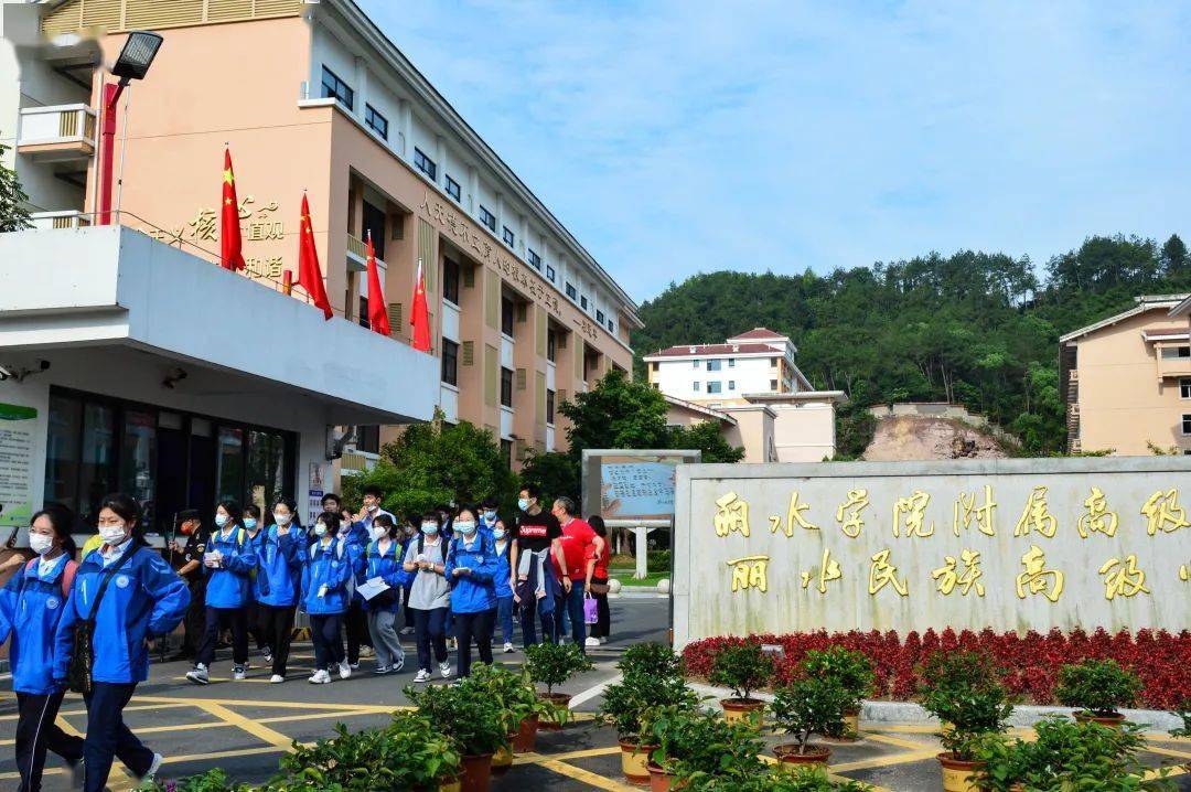 丽汽集团旅游车,校车已在丽水学院附属高级中学,丽水市外国语实验学校