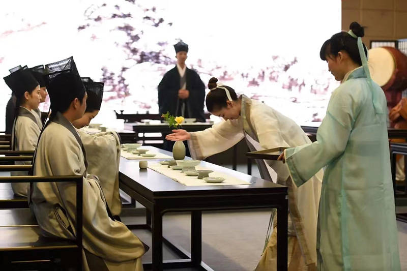 杭州径山村:从贫困村到亿元村的蝶变之路_山茶_乡村_村里