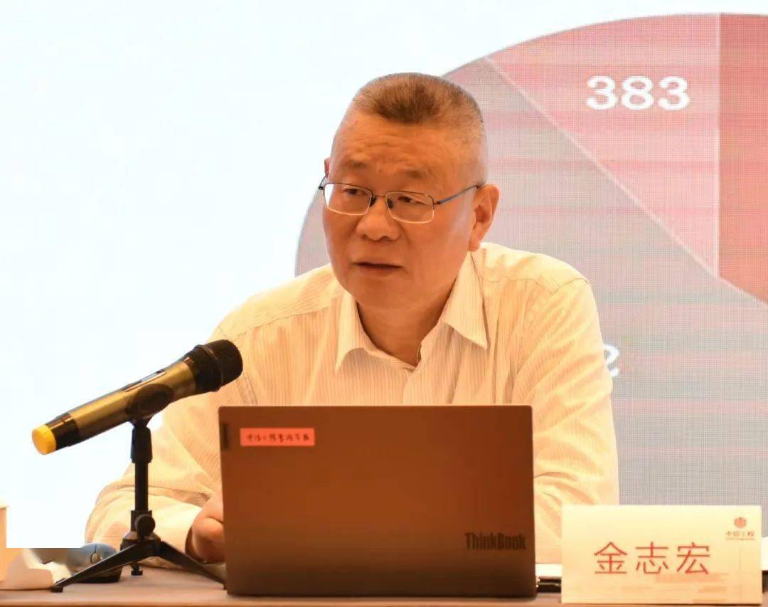 见面会上,中信工程党委书记,董事长金志宏代表公司对新员工的加入表示