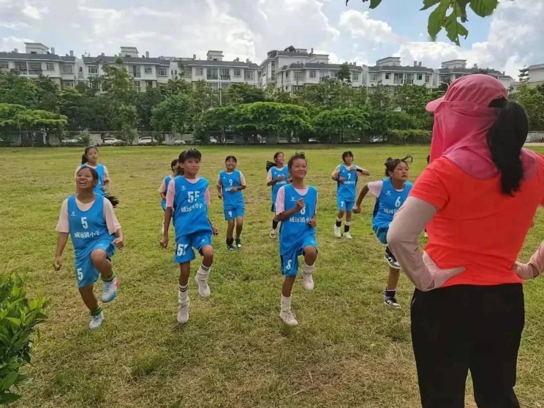 【喜讯】威远镇小学篮球女队获全市第五届青少年校园小学篮球比赛冠军