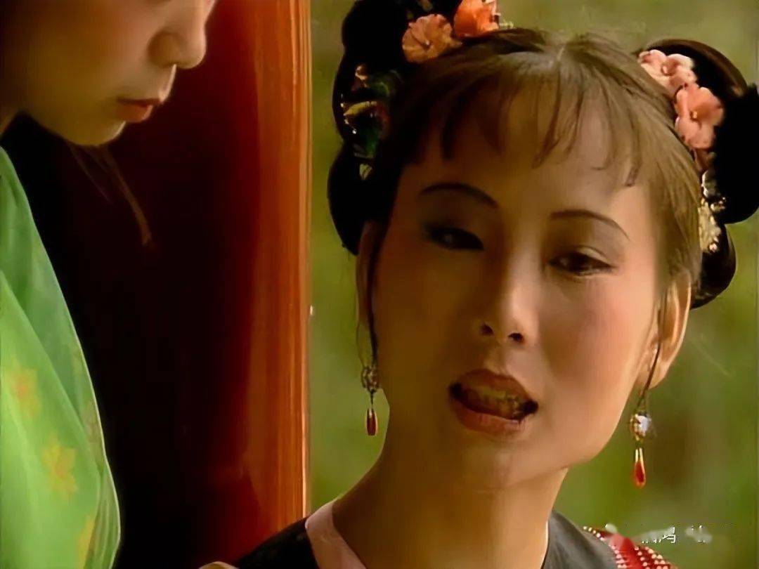 为什么秋纹碧痕如此刻薄地挤兑小红有什么前仇旧怨