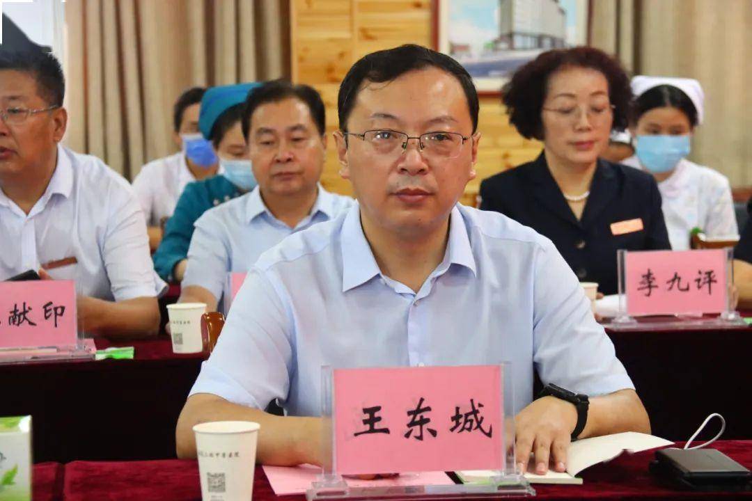 濮阳市人民政府副秘书长王东城出席会议专家组组长王迎秋表示,此次