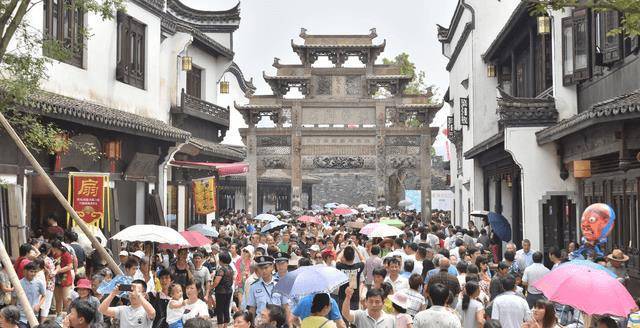 千岛湖神秘水下古城，原名为狮城，拥有千年历史，如今已涅槃重生