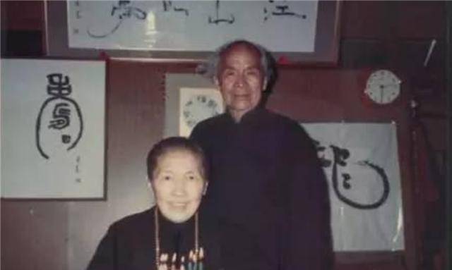 当抗日战争胜利以后,胡兰成逃亡到了日本,余爱珍也在1950年从香港移居