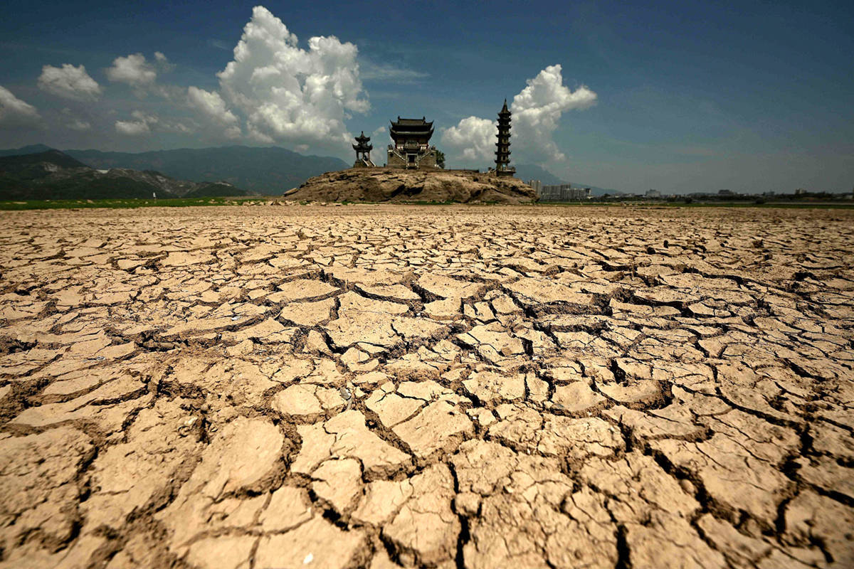 卫星对比图：因干旱萎缩的长江、洞庭湖、鄱阳湖