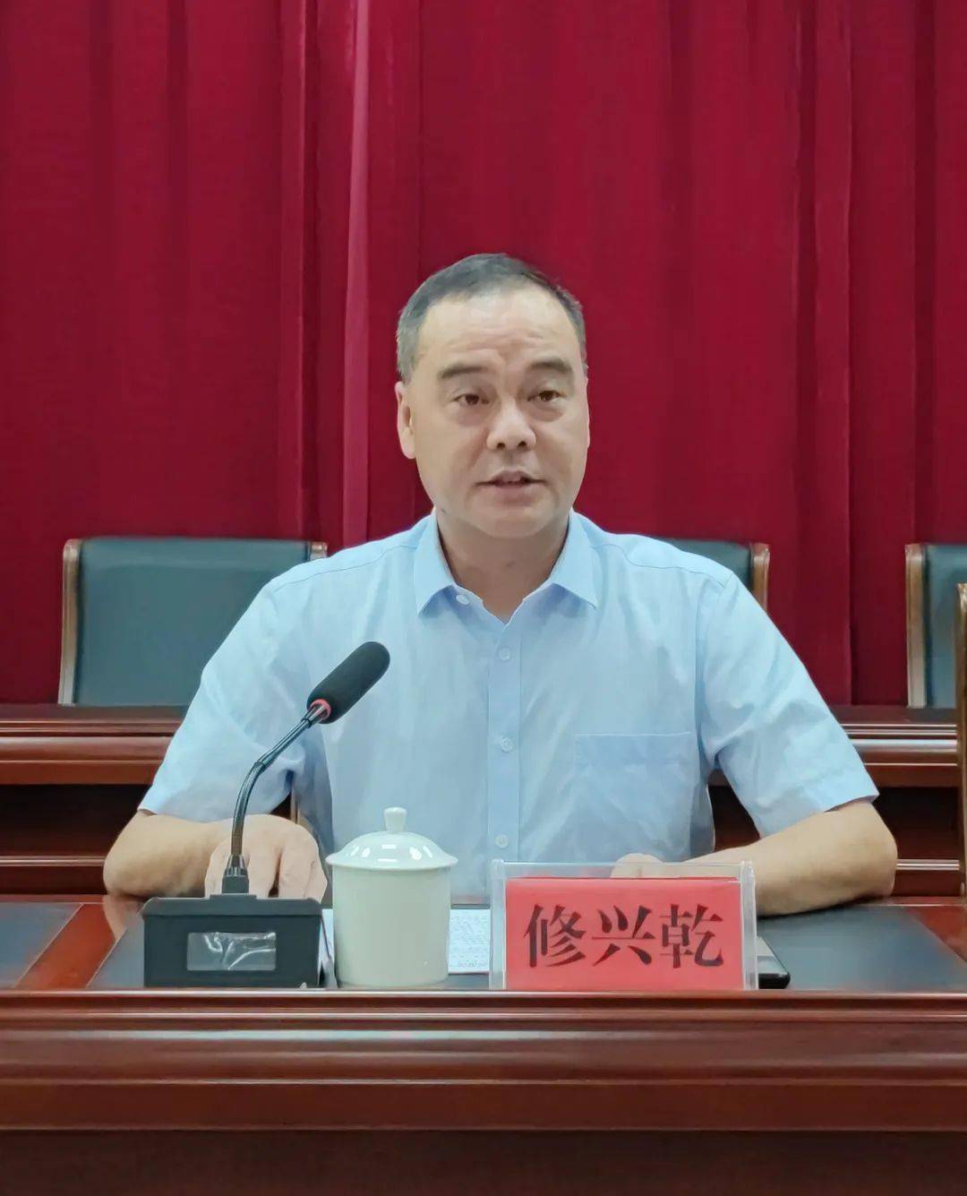 会上,四都商会执行会长邓通顺,获奖教师代表,学生代表分别作了发言.