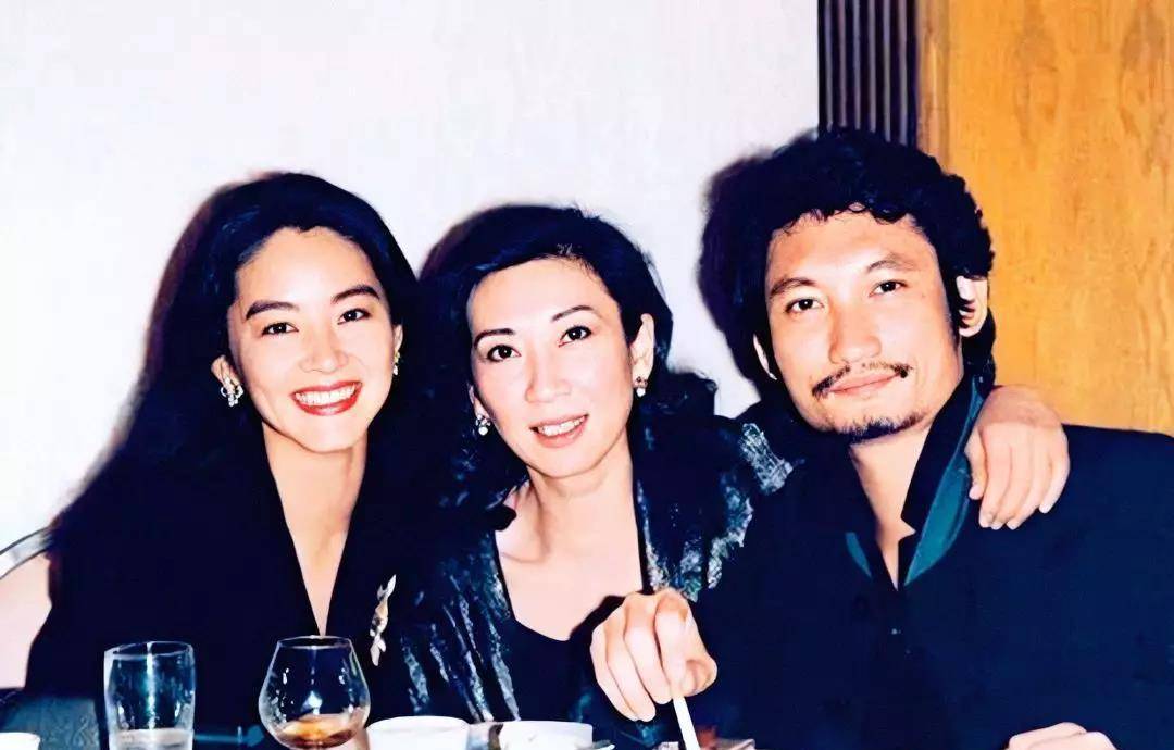 她的好闺蜜林青霞,在她面前都觉得自己自愧不如.拜托,你可是林青霞诶.