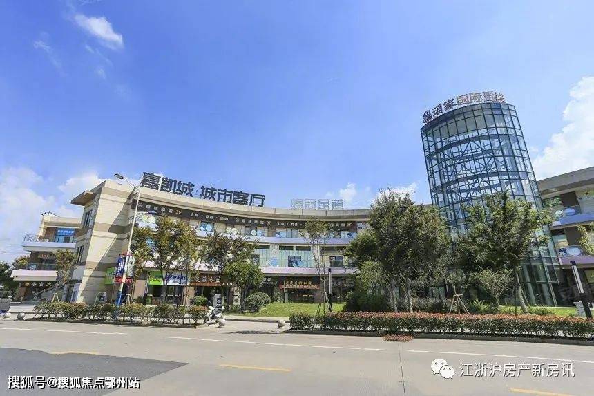 平湖国际游购小镇:位于项目西北方向,以平湖国际进口商品城为核心