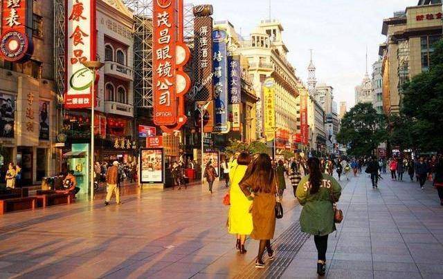 宁波最奇葩的旅游商圈，说是一条步行街，其实就是个市场！