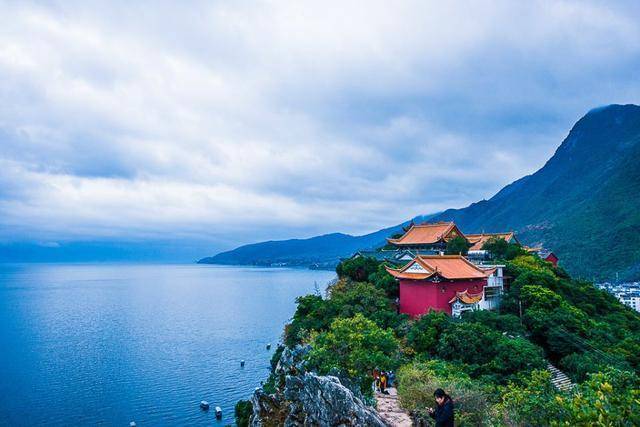 世界面积最大的淡水湖：是潘阳湖面积的20倍，湖水纯净且景色美