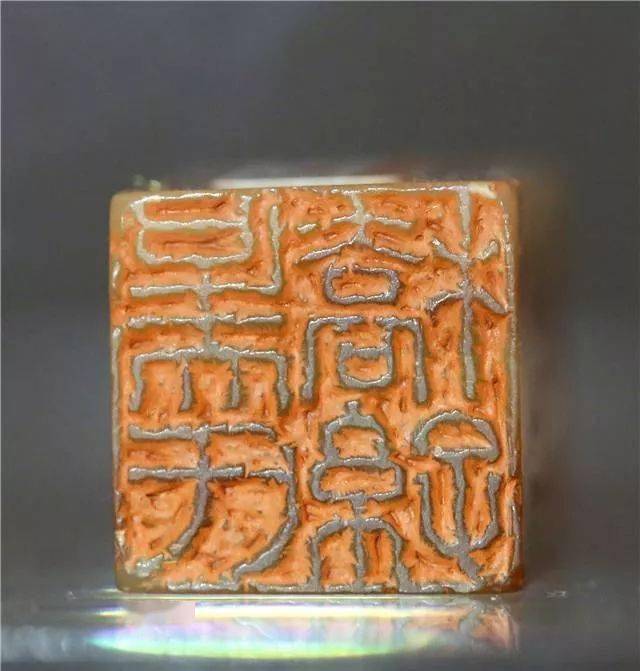字辛谷,又字诜郭,号金罍,井罍,又号袖海,褎海,自号金罍道人,似鱼室主