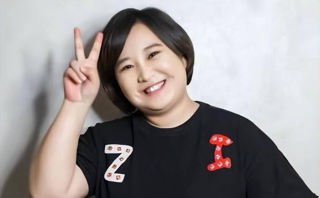 贾玲的成名史:母亲早逝,姐姐供她九年,为拍戏住地