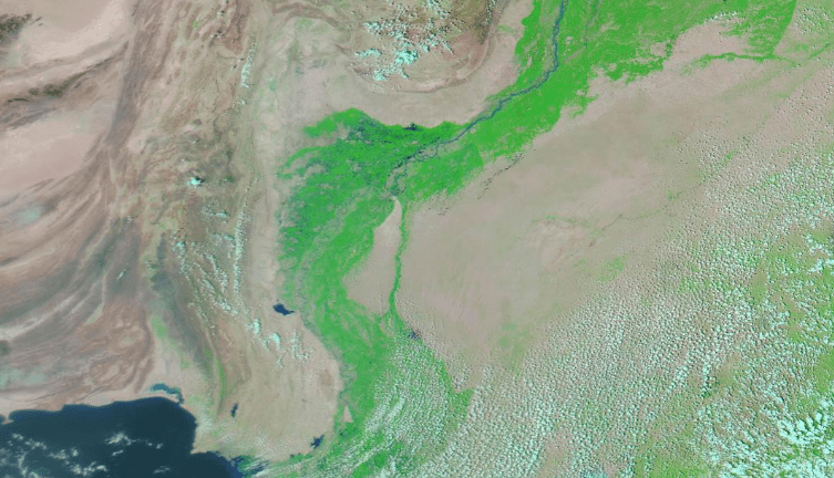 美媒：卫星图像显示，巴基斯坦洪水在该国形成100公里宽“内陆湖”