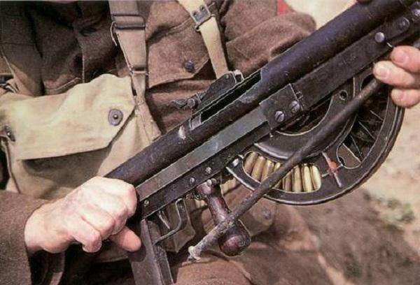 遭人嫌弃的绍沙m1915机枪,使用者用"可怕"来形容!_美军_实战_射击时