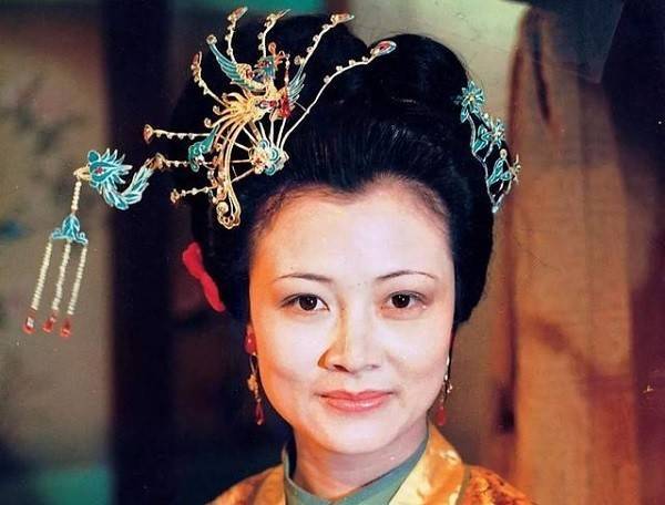 贾珍如丧考妣的真相:全在尤氏一碗燕窝粥里_贾敬_宁国_袖子