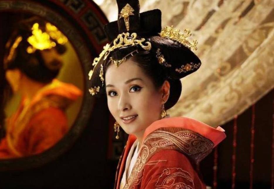 都是皇帝宠妃,妺喜妲己背负万年骂名,杨玉环为何就能