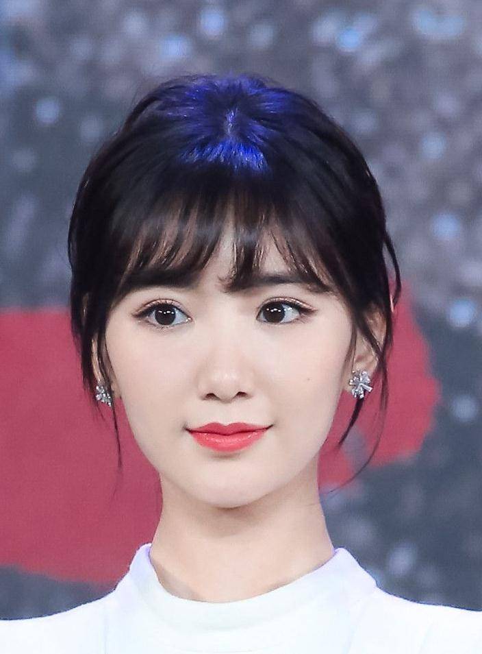 但其实毛晓彤很少带美瞳