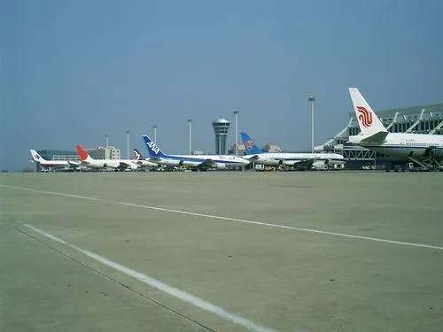 厦门高崎国际机场,位于中国福建省厦门市湖里区,为4e级民用国际机场