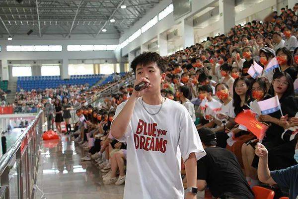 仰恩大学董事会董事长林惠女士,校党委书记何宏舟,代校长许总,常务副