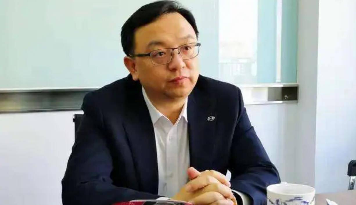 王传福:13岁丧父15岁丧母,嫂子借钱卖嫁妆供其读书