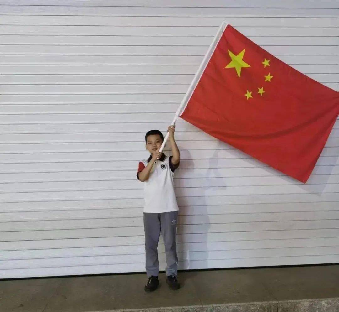 【校园动态】实验小学开展"童心迎国庆"系列活动_国旗_祖国_祝福