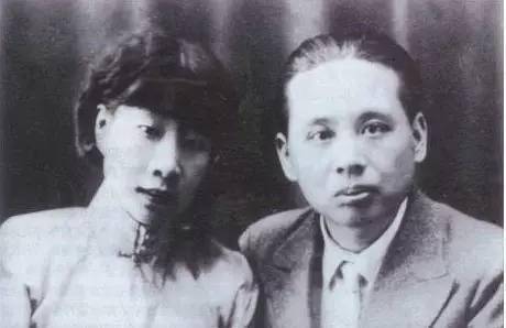 妻子持家数十年，他月月寄钱从不吝啬，但妻子死后他却一眼都不看