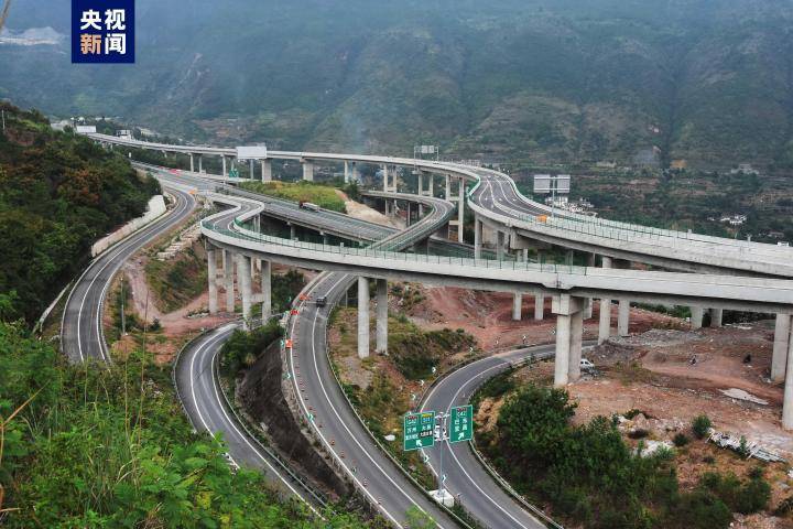 两巫高速公路巫大段今日通车