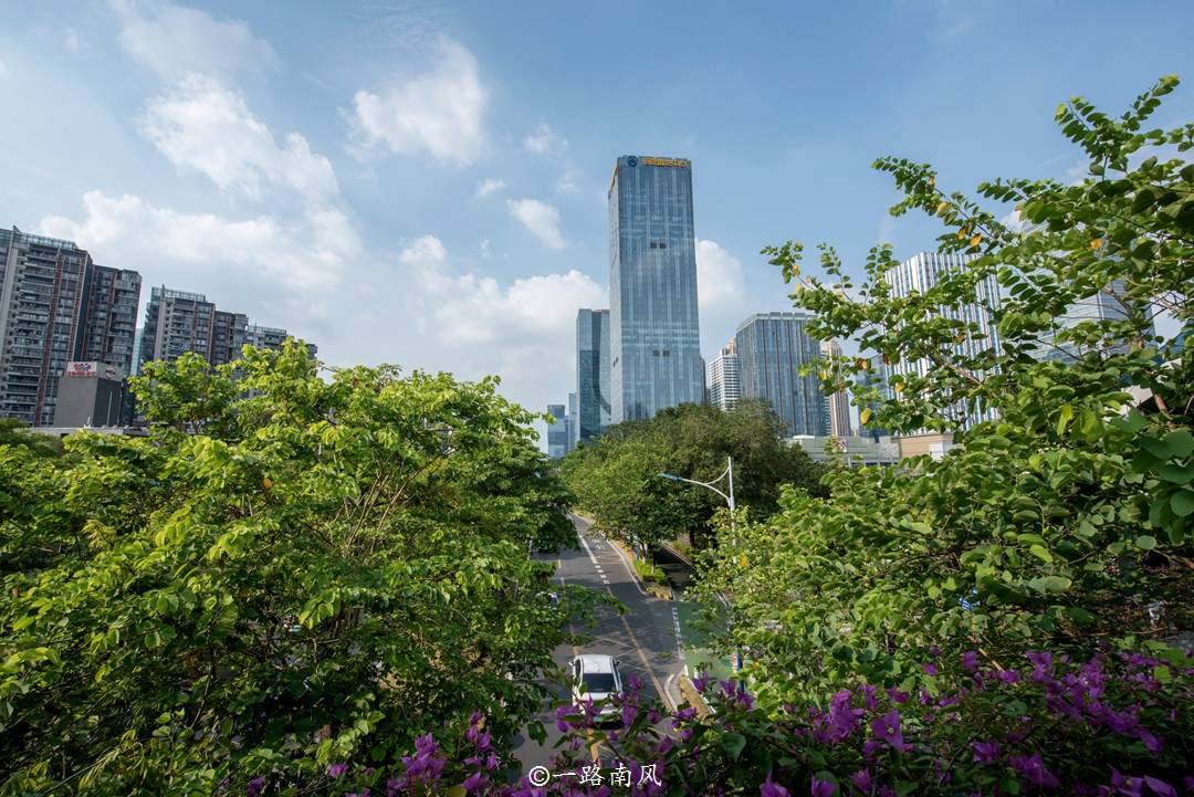 实拍佛山版“珠江新城”，气质摩登堪比香港中环，地铁可以直达