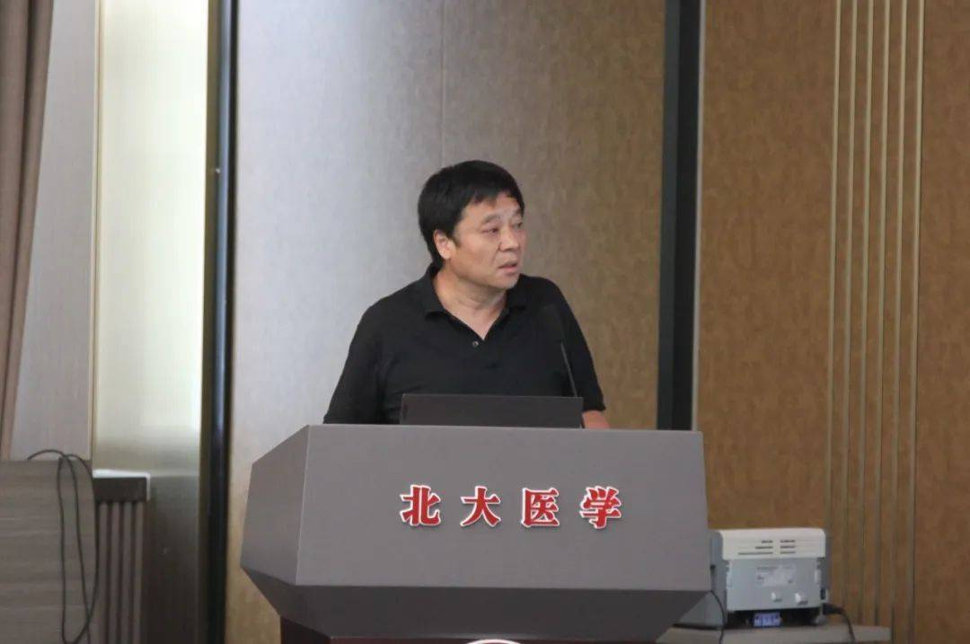 性"基础科学中心项目由基础医学院邓宏魁教授领衔,北京大学汤富酬教授