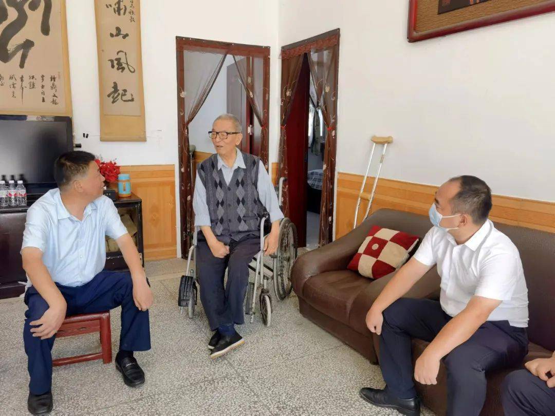 县委副书记安生永,县政协主席赵昌青,县委常委,县委组织部部长何小岚