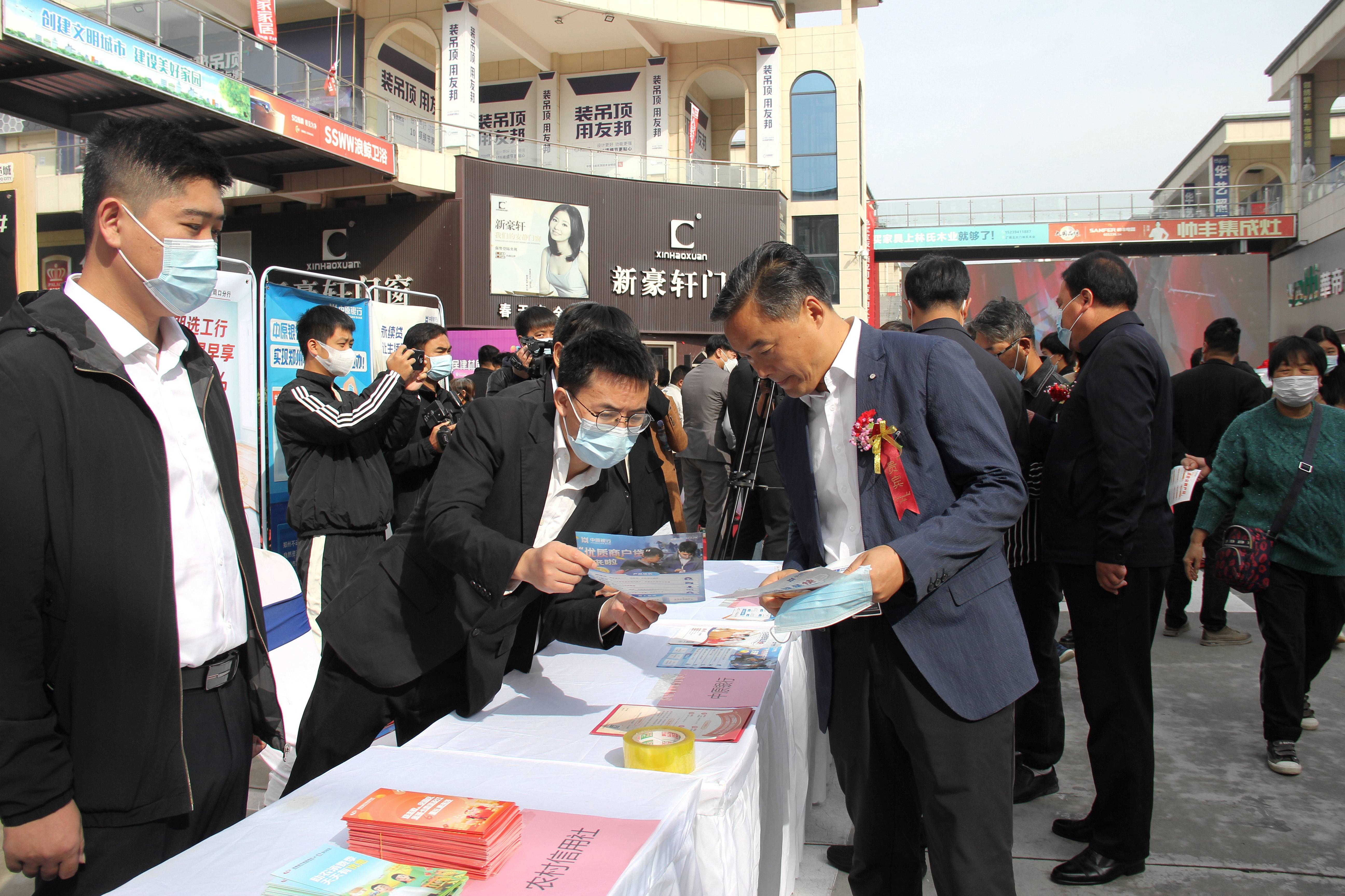 pg模拟器注册淮阳区首届建材家居展销博览会签约庆典在广商建材城举行(图5)