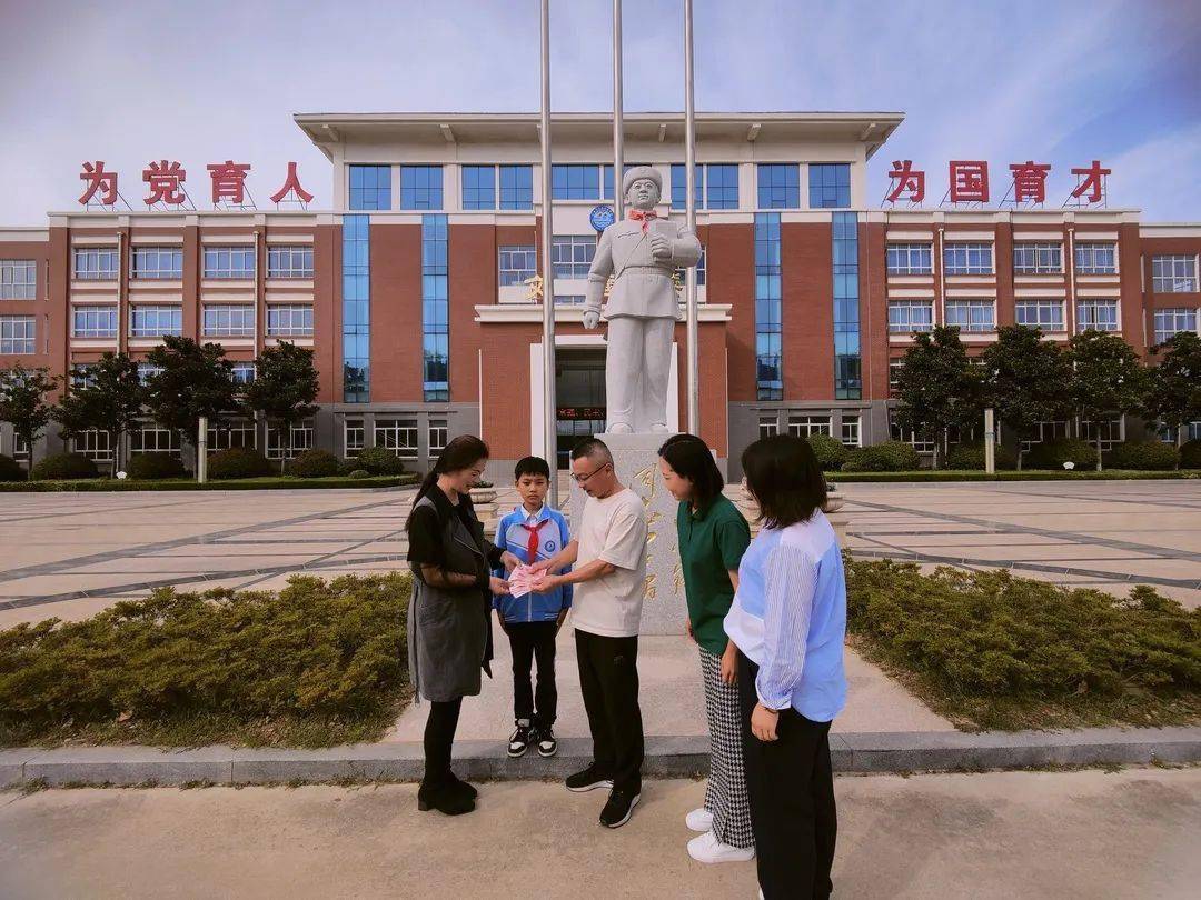 学习雷锋好少年 立德花开香满城_失主_家长_王治涵