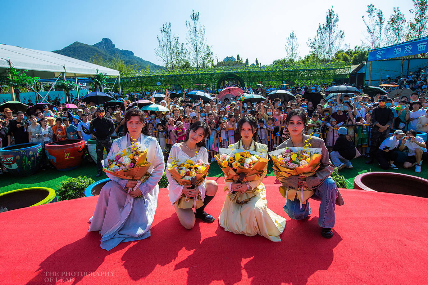 明星影响力真大！一场明星见面会，来了四位小明星，会场都被挤爆