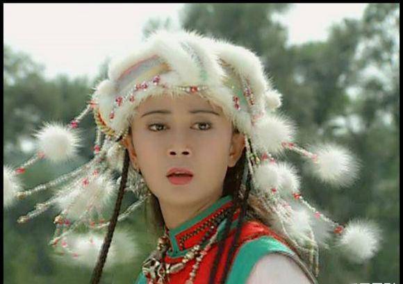 古装剧里那些头戴帽子的异族美女,最后两位的帽子几乎