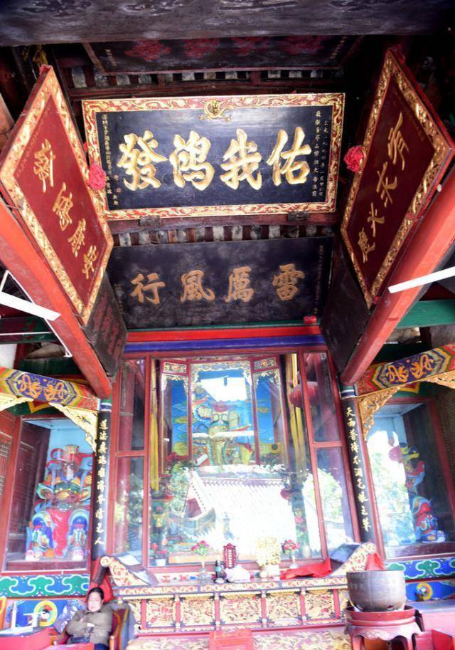 该观座北向南,依山势作院落式布局,诸如大山门,东岳殿,祖师殿,玉虚阁