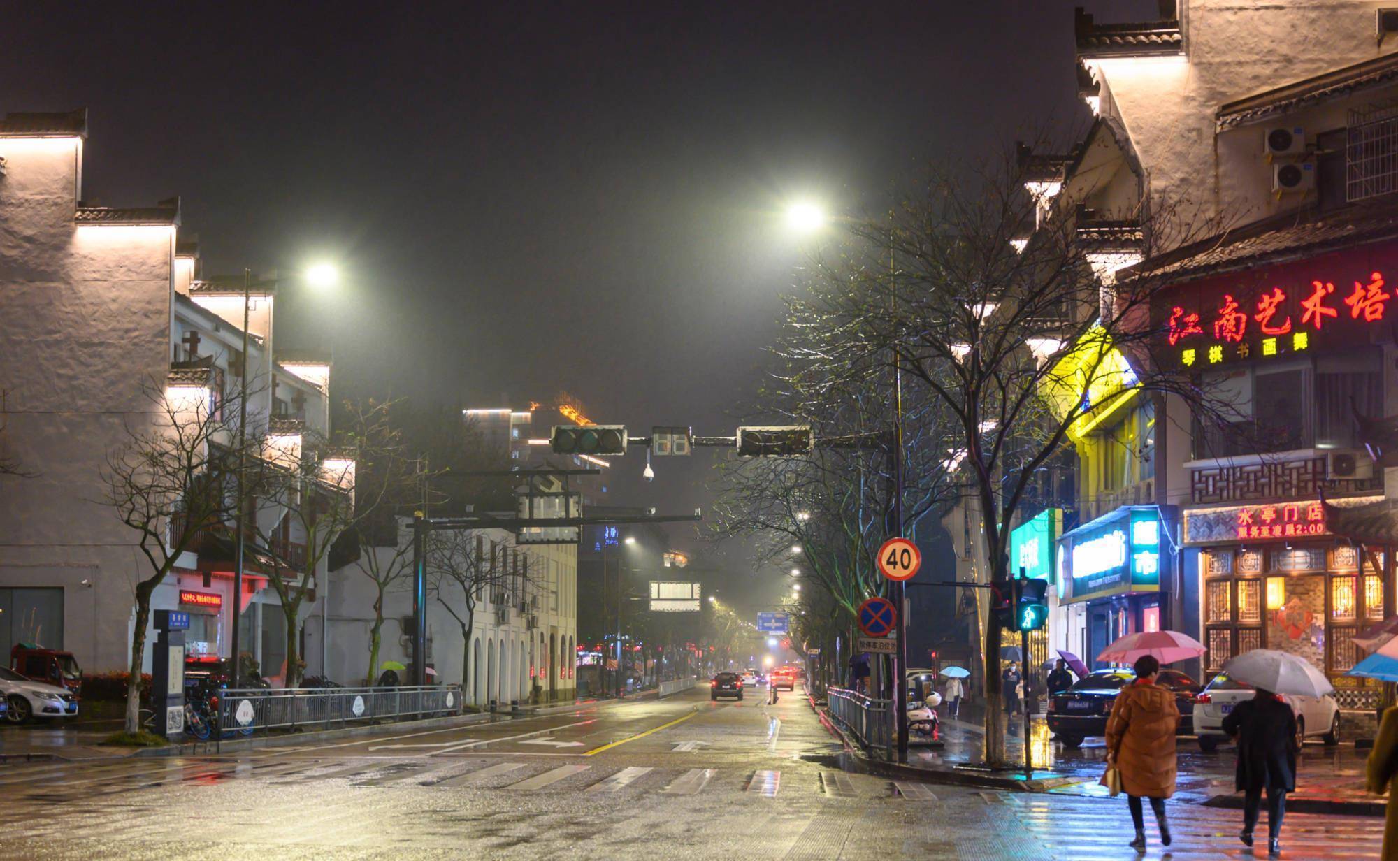 衢州新晋网红打卡地，可媲美任何一条古街，夜色下尤为古色古香