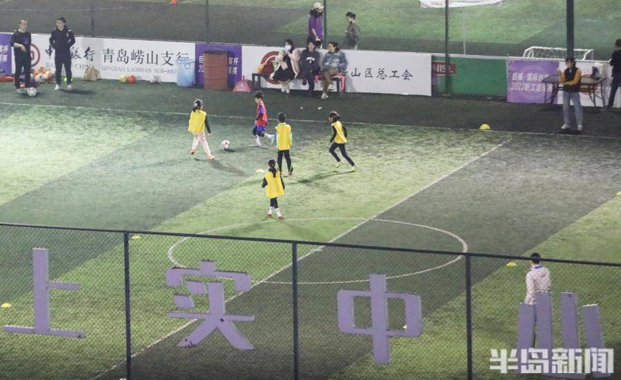 健身夜球场