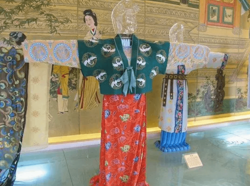 古代服装史上独具特色的一个时期,体现了外来文化对中原王朝的影响