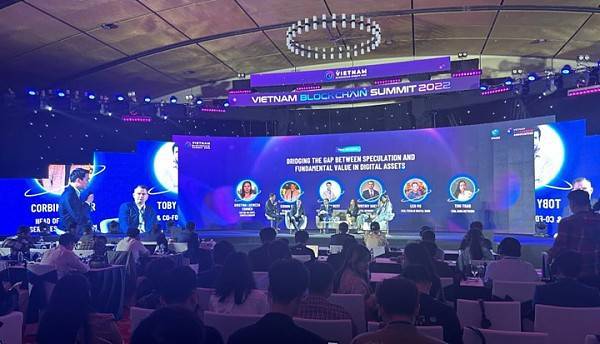 越南区块链峰会开幕 CoinW币赢与近万名与会者共话区块链未来发展趋势