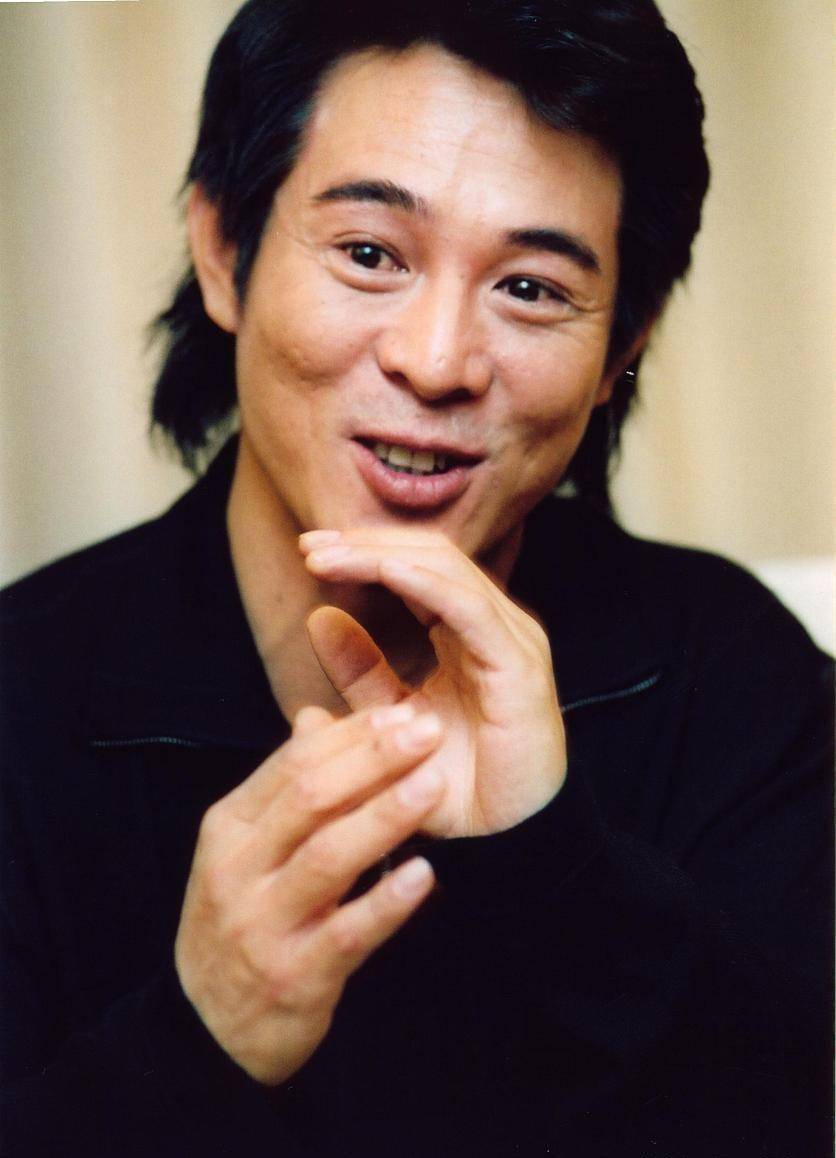 他生怕打伤李连杰，拍戏时有些迟钝，最后连袁和平都看不下去了
