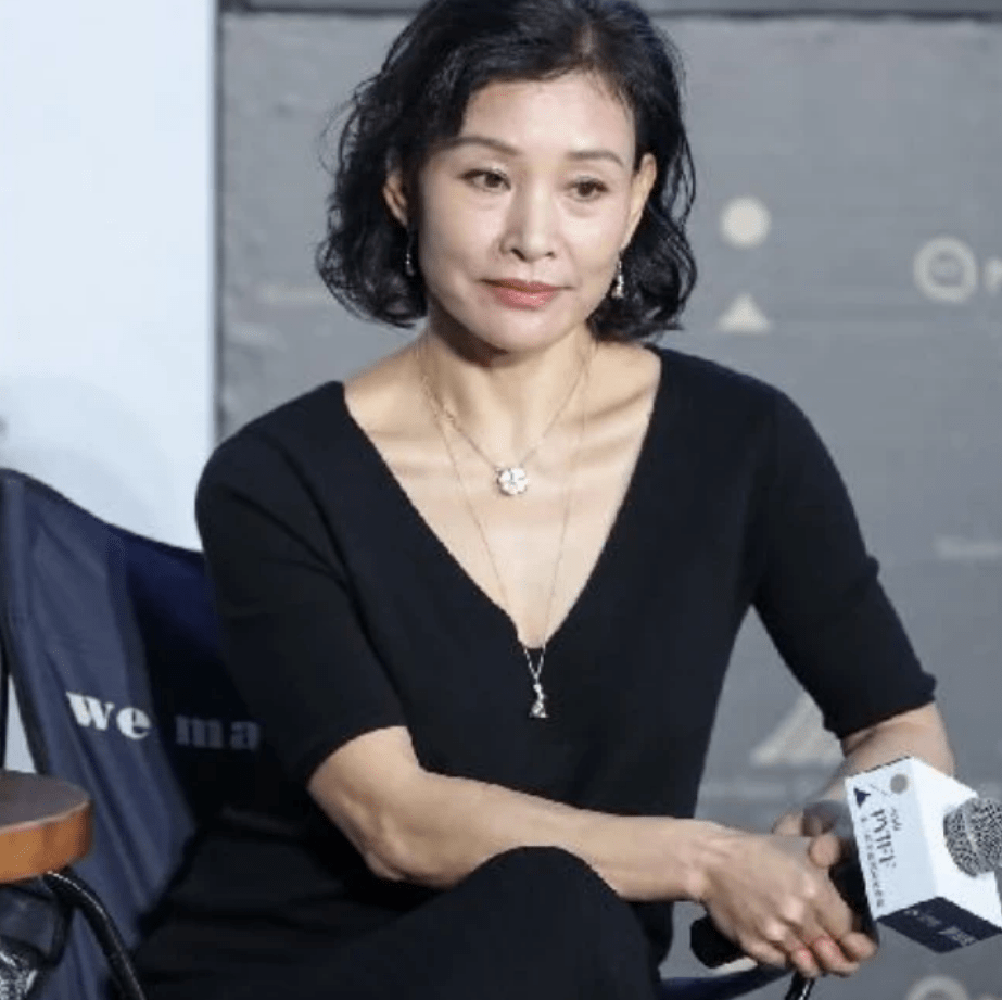 陈冲:因《小花》爆红,巅峰时出去刷马桶,后因一句话遭观众抵制_生活