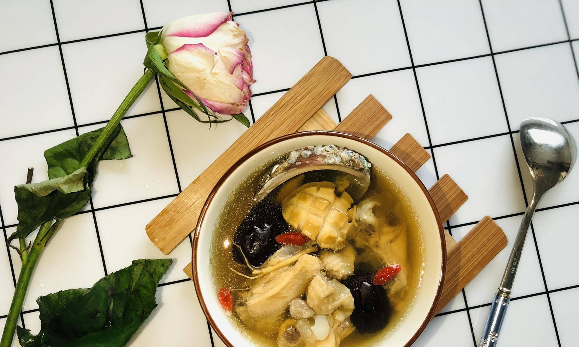 广州助孕中心（鲍鱼鸡汤：大补的食材，补虚效果最佳！）
