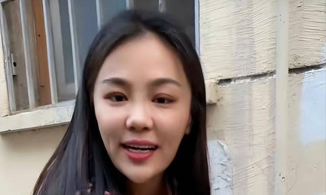 现代版王宝钏!网红樊小慧婚姻成笑话,与丈夫8年见4次,令人唏嘘_范晓慧