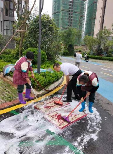 碧桂园用心提升品质,物业人用爱构建温馨园区_业主_进行_服务