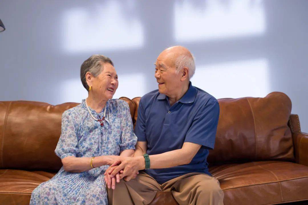 梦中重逢,爷爷的未竟之言与家族和解的隐喻 梦中重逢,爷爷的未竟之言与家族和解的隐喻