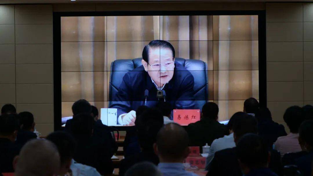 记者:黄 洋,曾俊超返回搜狐,查看更多